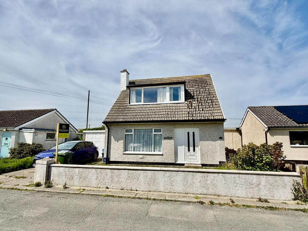 Main image of property: 7 Francis Avenue, Fairbourne, LL38 2EQ