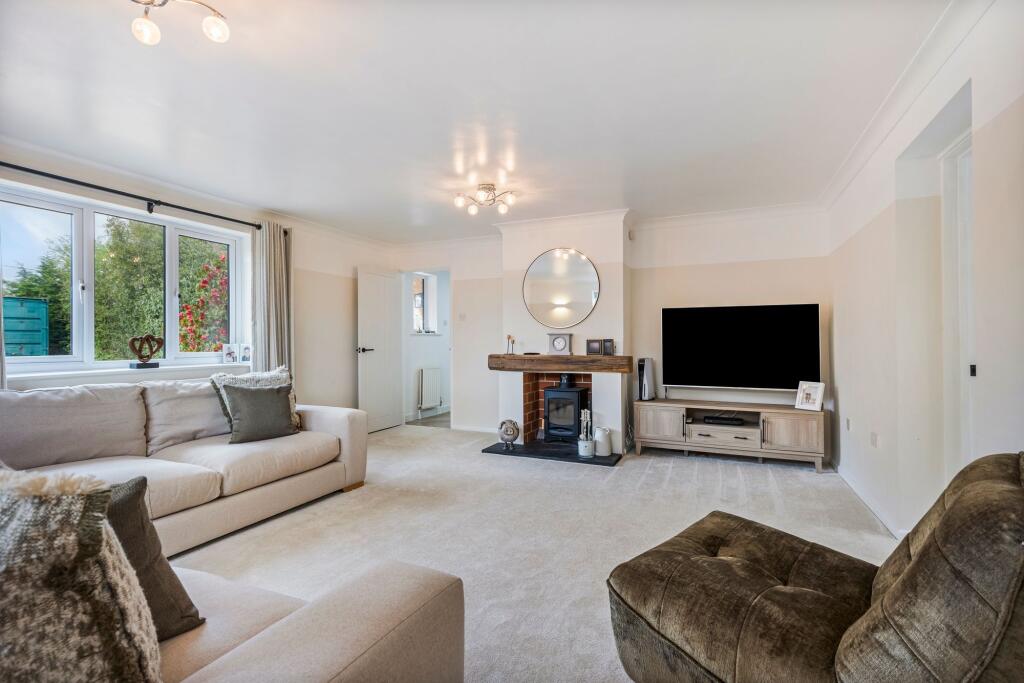 Spacious and Modern Family Living in the Heart of Griston photo 3