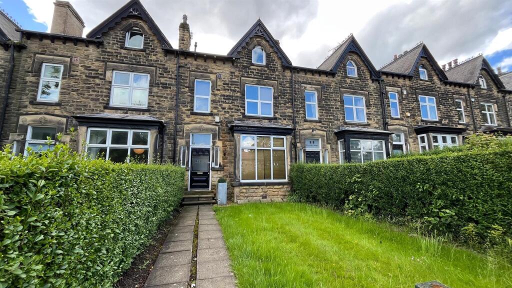 Main image of property: 9 Street Lane, Roundhay, Leeds