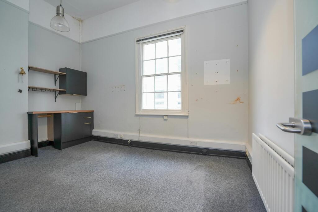 Tavistock St & Claren St - Upstairs office space-13.jpg