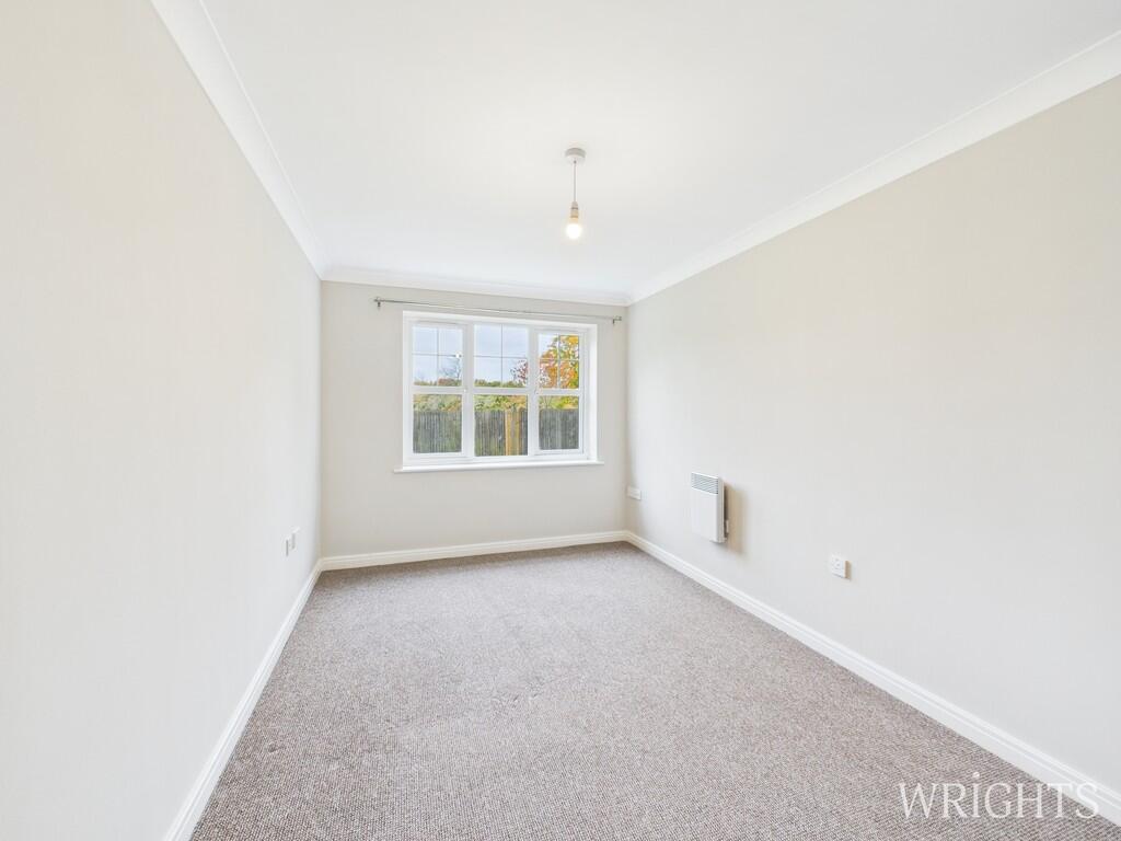 Apartment in Stevenage, Hertfordshire - View 5