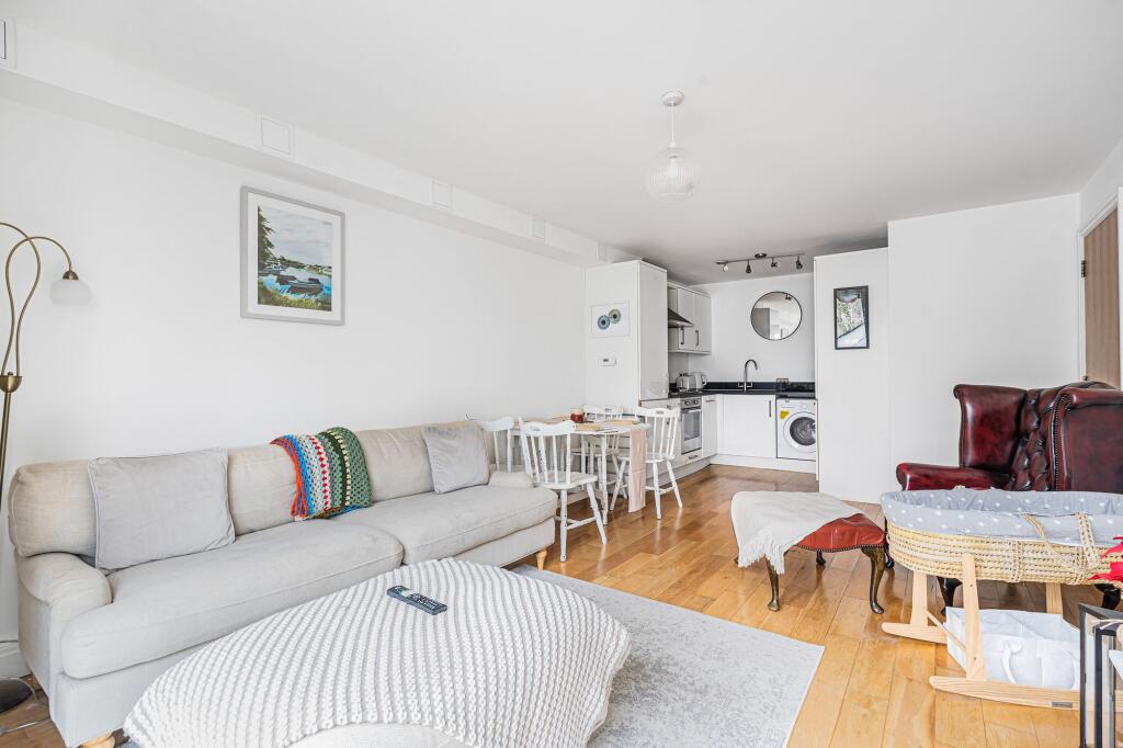Apartment in Truro, Moresk - View 5