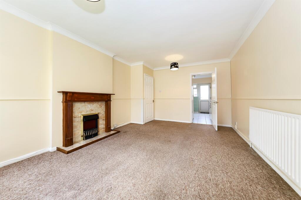Chequerfield Drive, Penn Fields, Wolverhampton photo 4