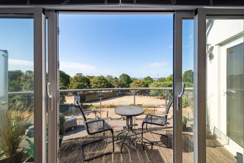 Apartment in Portsmouth - More