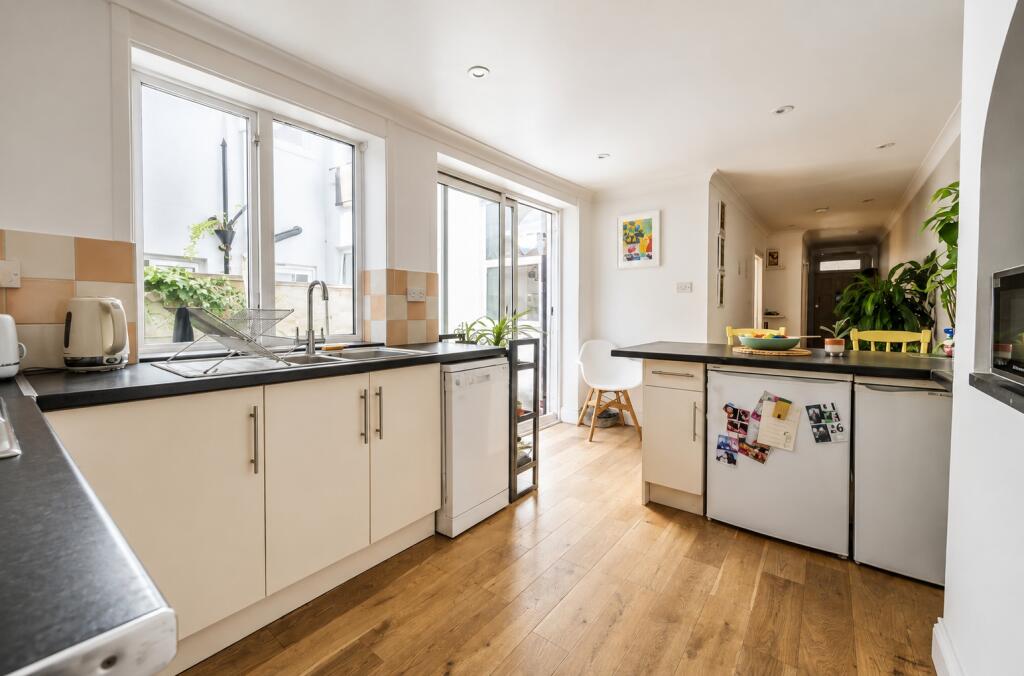Apartment in Brighton, Round Hill - View 4