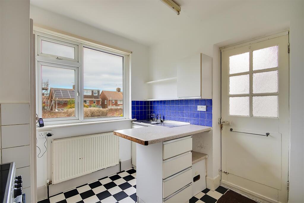 Apartment in Worthing, Broadwater - View 6