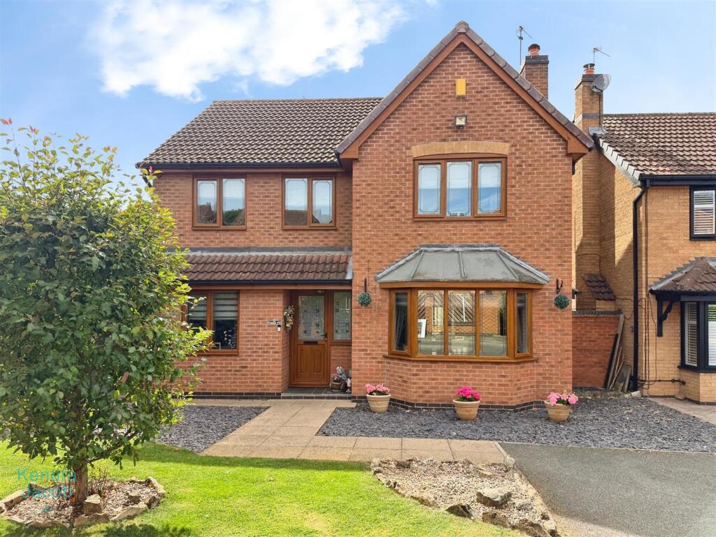 4-bed detached on Morton Grove, Worksop, £390,000