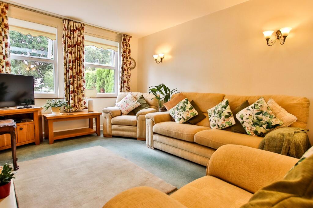 House in Worcester, Worcestershire - View 5