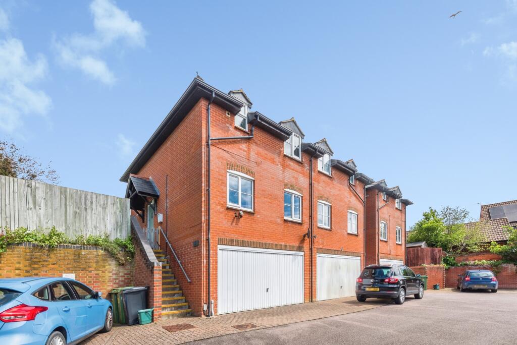 Main image of property: Reeds Close, Wantage, OX12