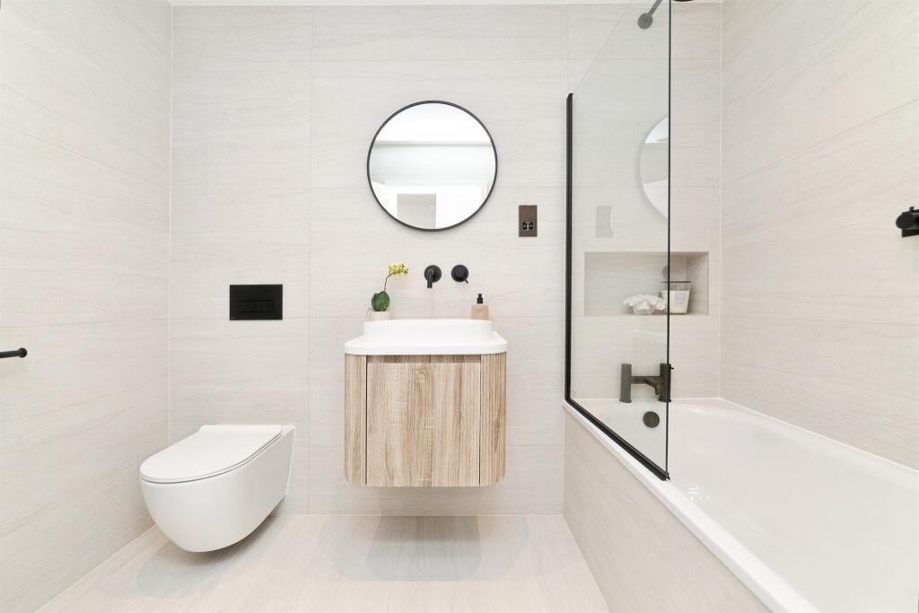 Apartment in Stevenage, Hertfordshire - View 4