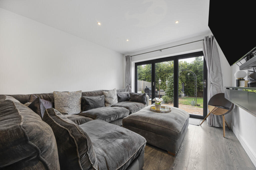 House in Three Mile Cross, Shinfield - More