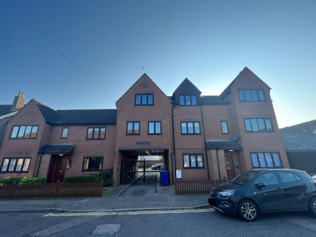 Main image of property: Rosslyn Court, Runnymede Road, Essex, SS17