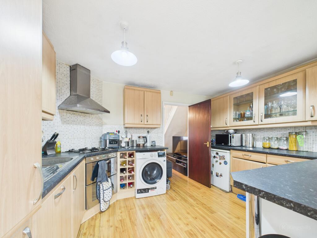 4, Durley Hollow, High Wycombe, Buckinghamshire, HP13 5BY photo 3
