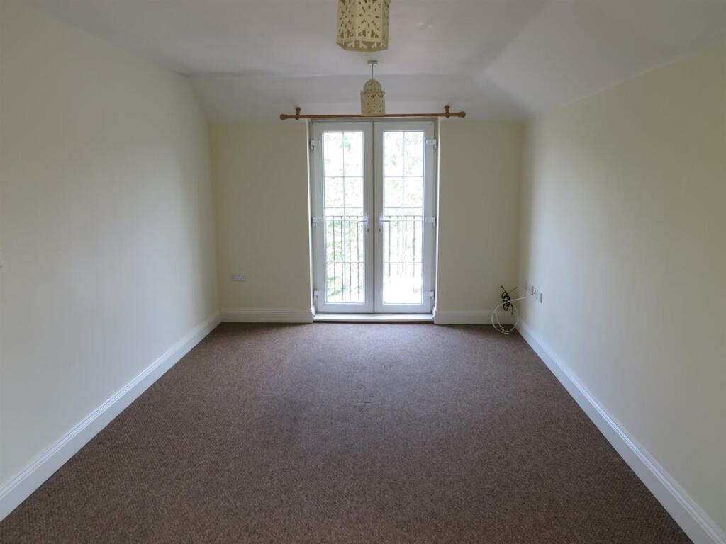 Main image of property: Flat 6, Brent Court Winchester Road, Bishops Waltham, Southampton