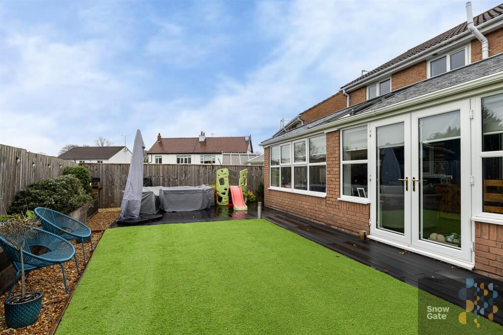 Richmond Park Avenue, Roberttown photo 2