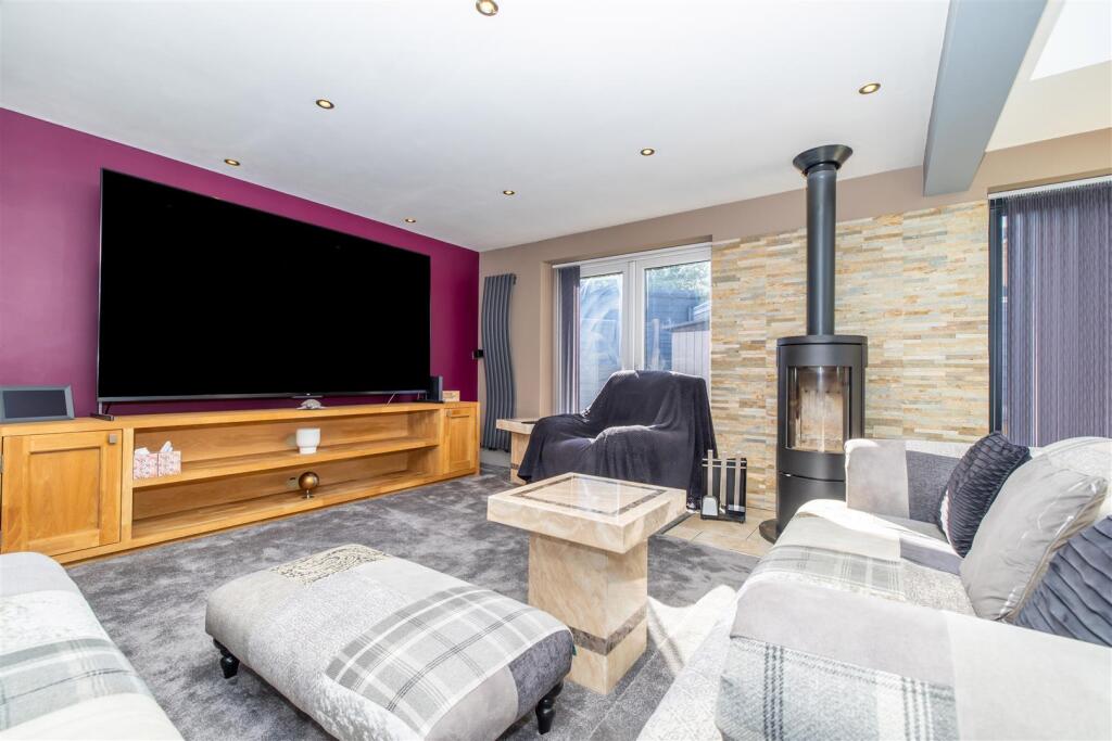 House in Leeds, Pendas Fields, Manston - View 5