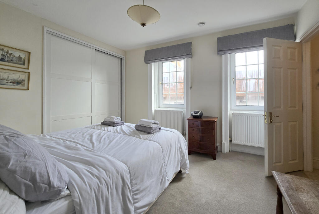 Apartment in Southampton - View 5
