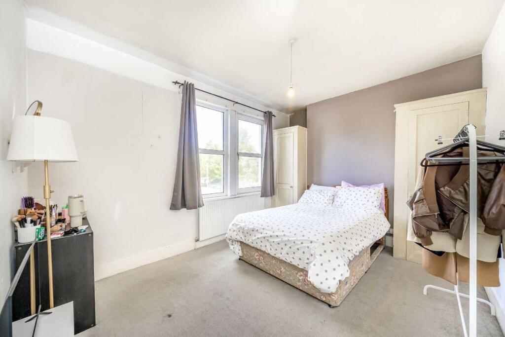 Apartment in London - More