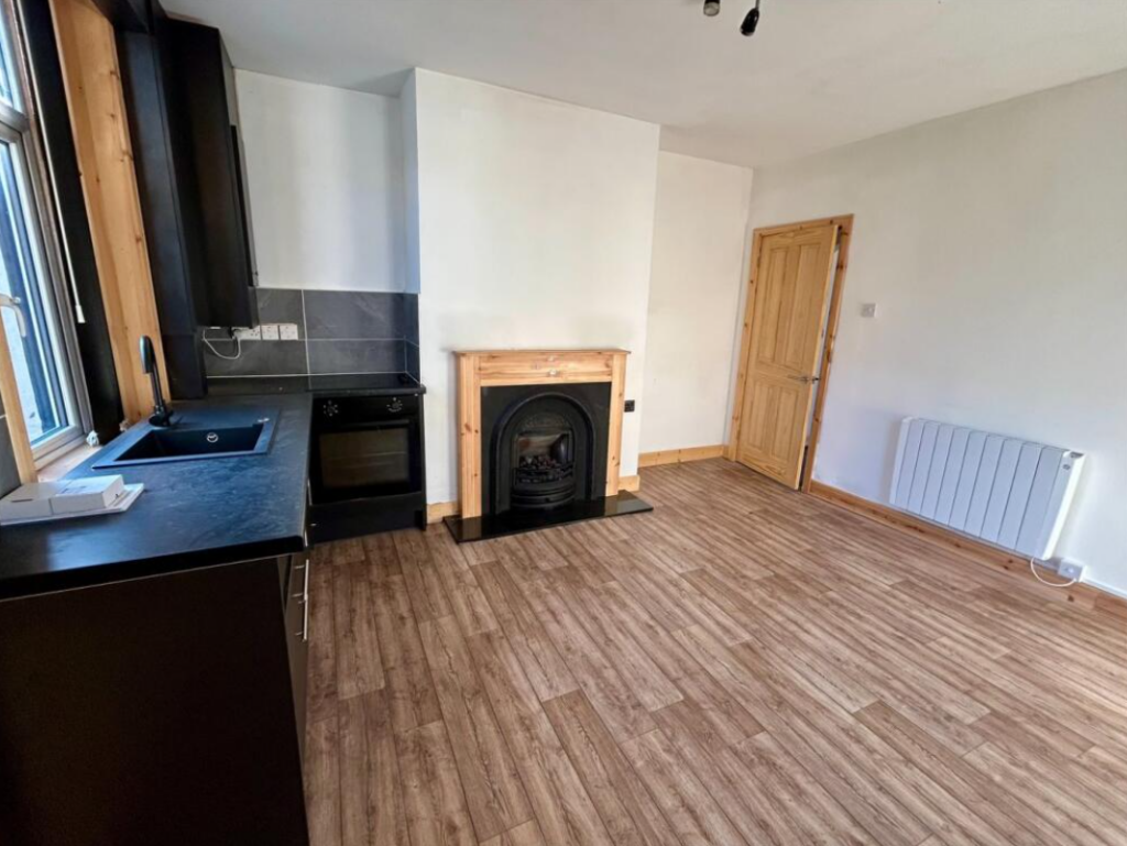 Ground Floor, 21 Furness Street, Burnley, Lancashire BB10 1TE photo 2
