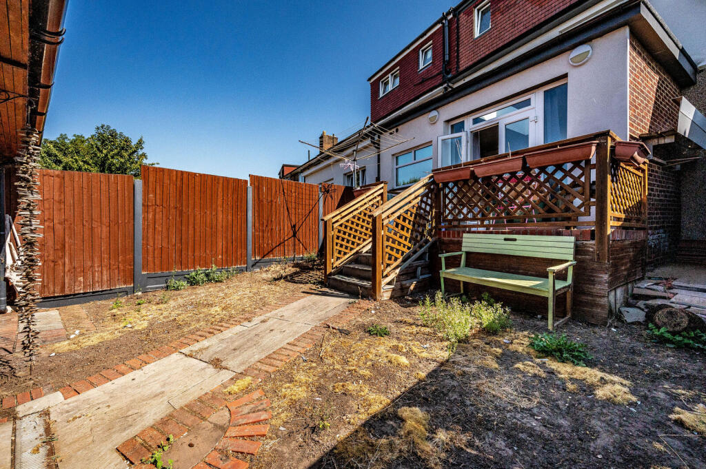 House in Bromley - View 4