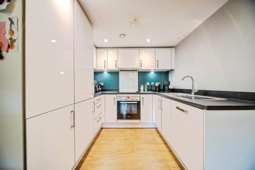 Apartment in Milton Keynes, Oakgrove, Broughton and Milton Keynes - View 2