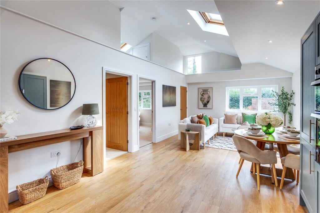 House in Reading, St. Nicholas, Hurst - More