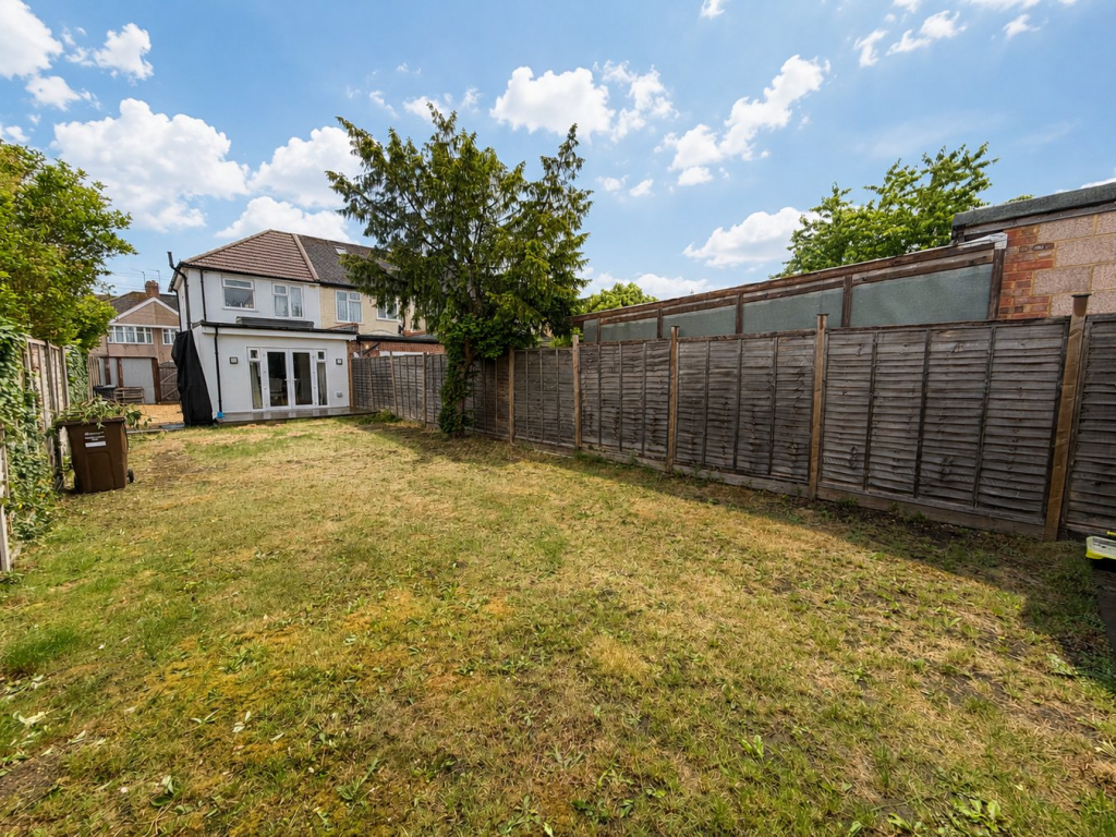 Guildford Avenue, Feltham, TW13 photo 4