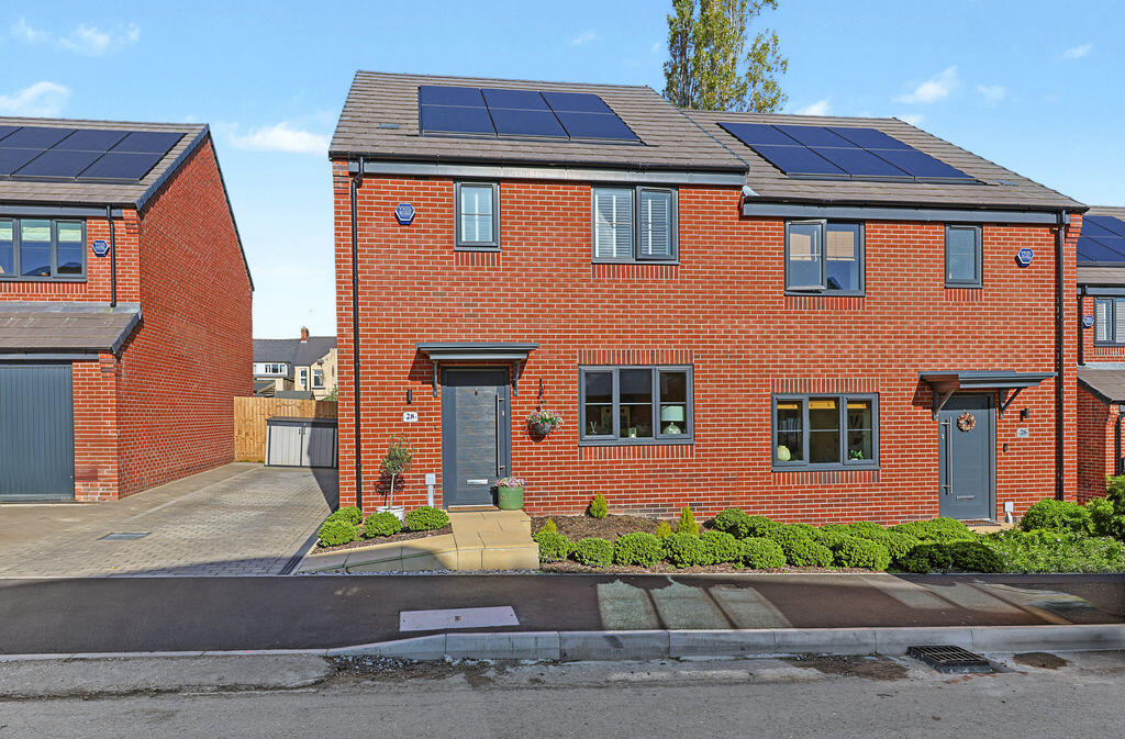 3-bed semi-detached on Hardy Lane, Calow, Chesterfield, £280,000