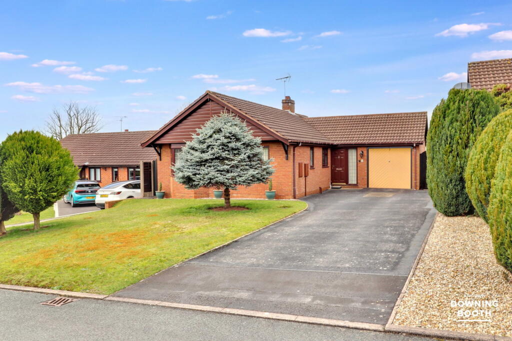 Main image of property: Elmstone Close, Stafford, ST17 0YL - No Upward Chain