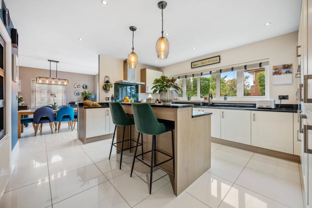 Manor Road, Barton Seagrave, NN15 - View 3