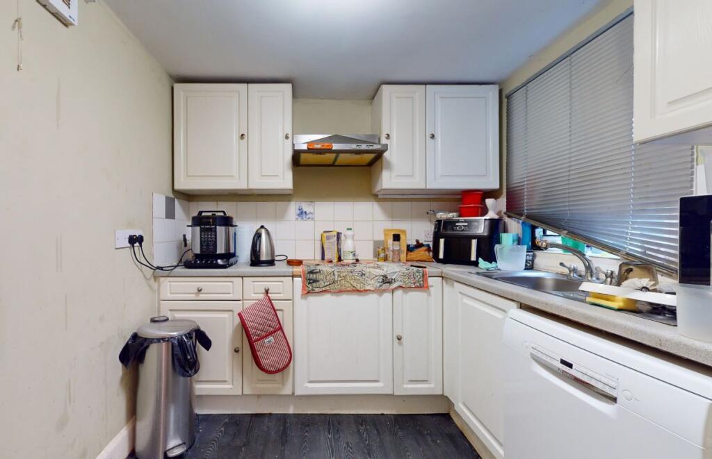 1 Bloom Grove, Lambeth, London, SE27 0HZ photo 2
