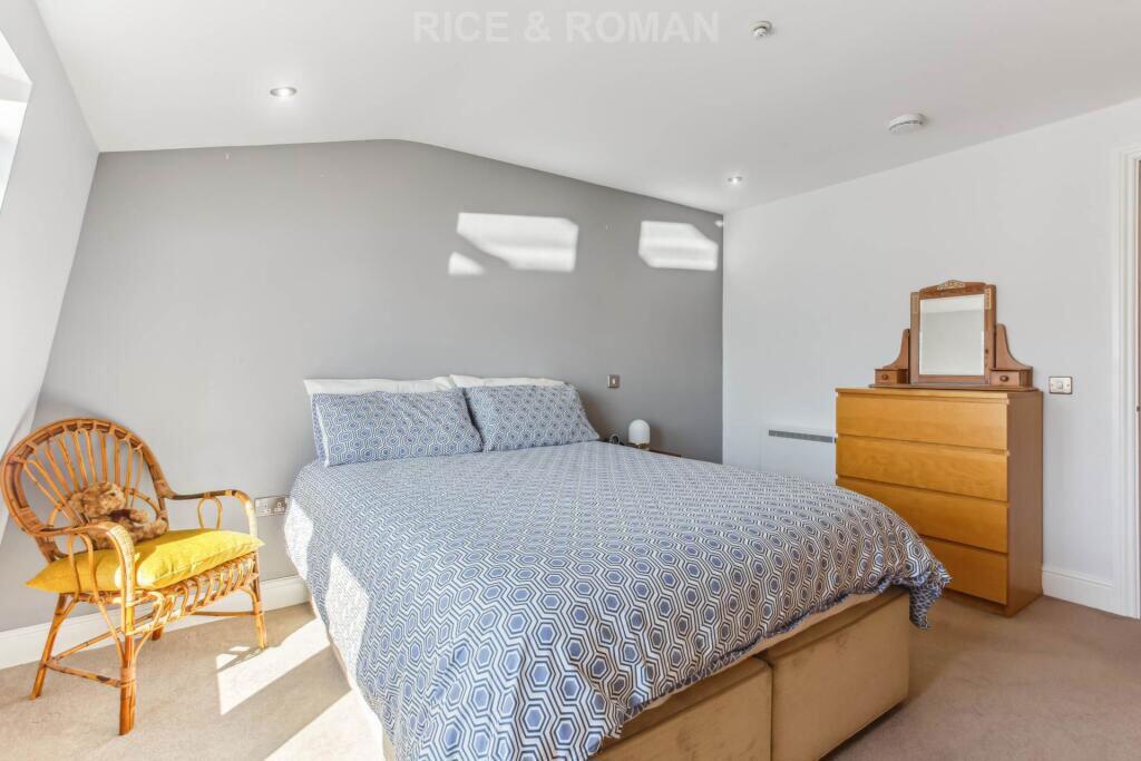 Apartment in Sunningdale, Windsor and Maidenhead - More