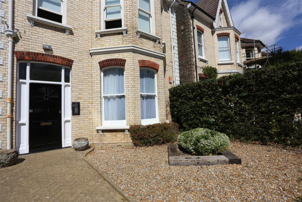 Apartment in Hove, Brighton and Hove - View 2