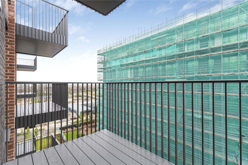 Apartment in Southall, London Borough of Ealing - View 5