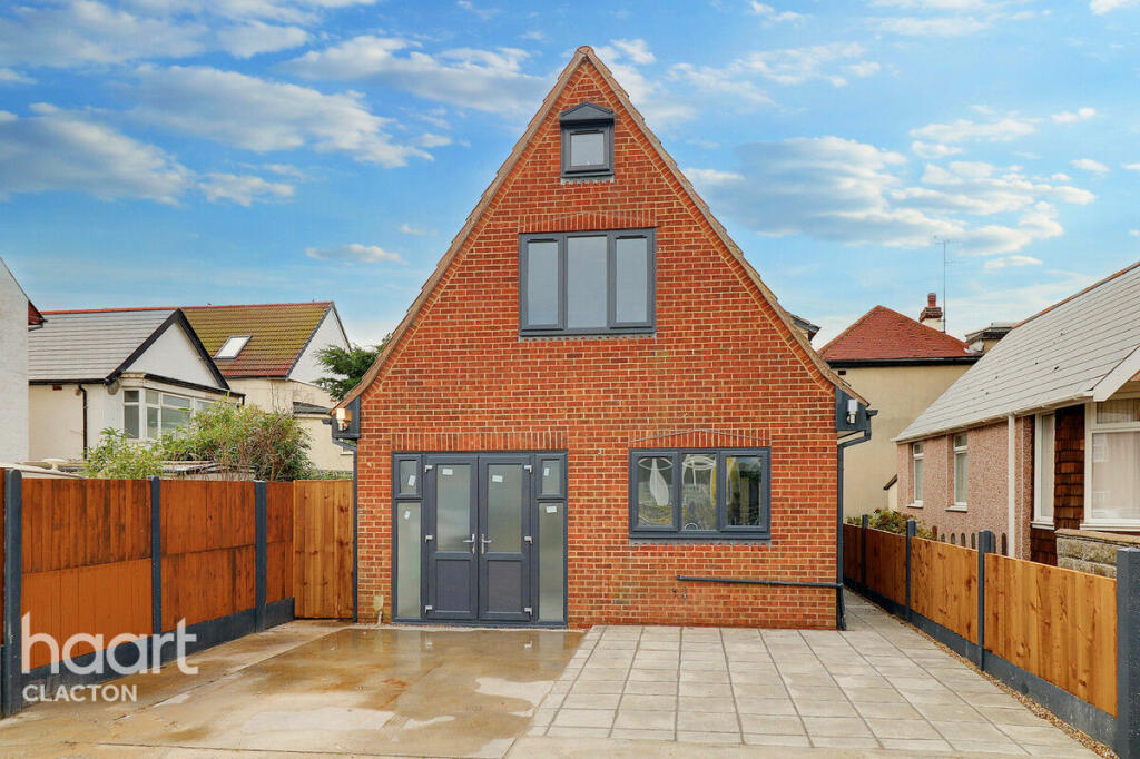 3-bed detached on Sea Rosemary Way, Clacton-On-Sea, £270,000