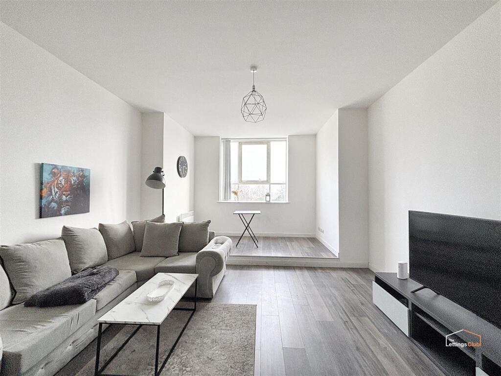 Apartment in Bradford, Heaton Royds, Chellow Heights - View 3