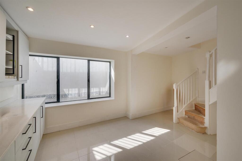 House in London - View 2