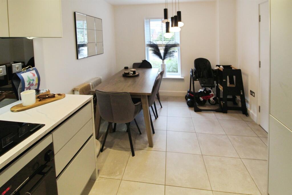 House in Wakefield, West Yorkshire - View 4
