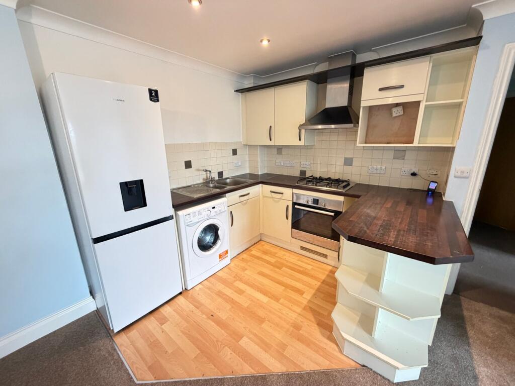 Staines Road West, Ashford, TW15 photo 4