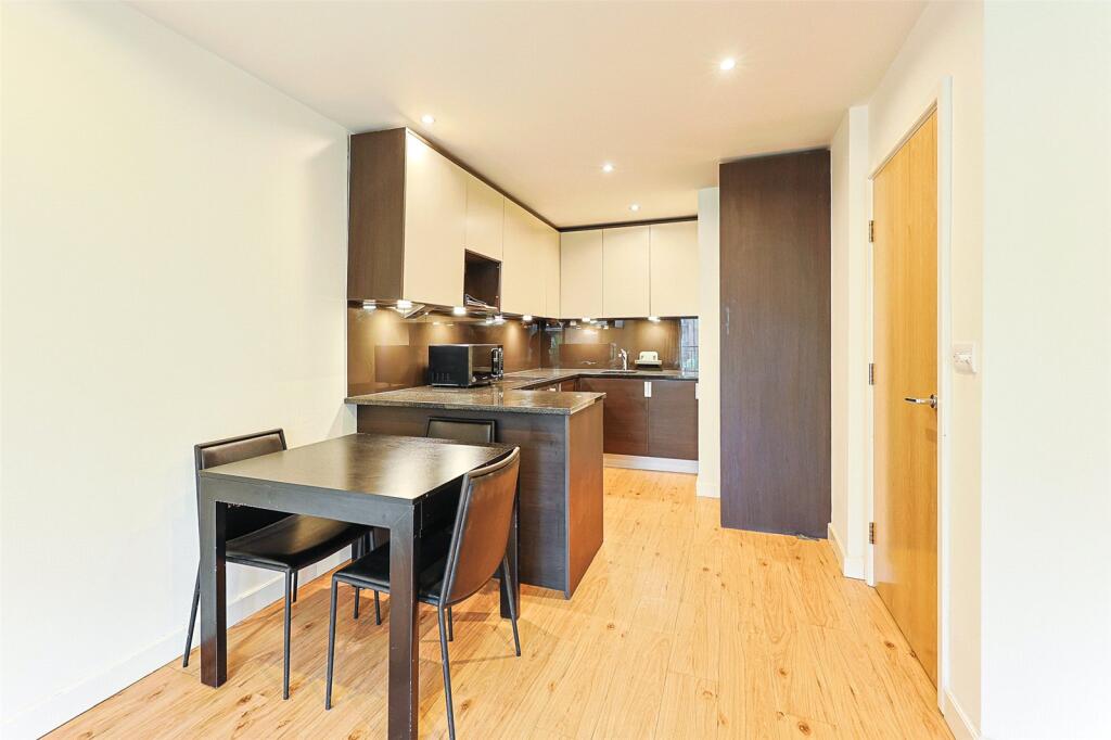 Apartment in London, Grahame Park, Colindale - View 3