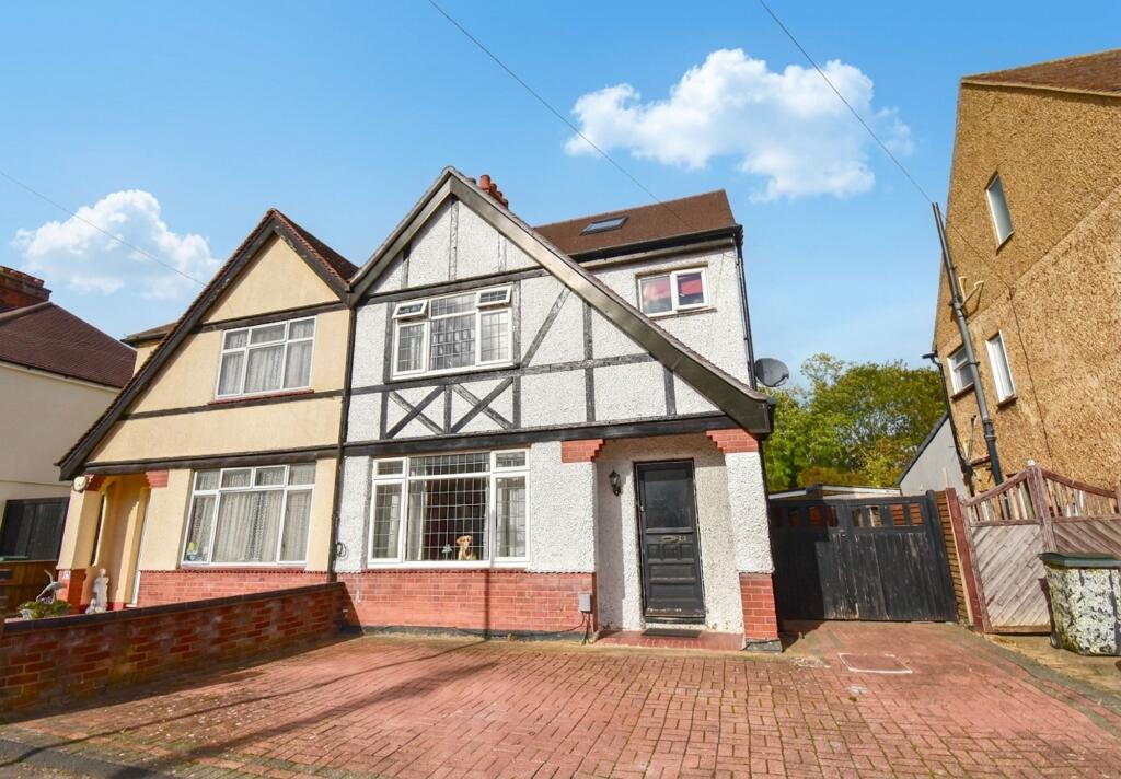 5-bed semi-detached on Manor Road, Bedford, MK41, £500,000