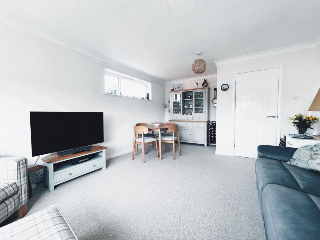 Apartment in East Suffolk, Felixstowe - View 4