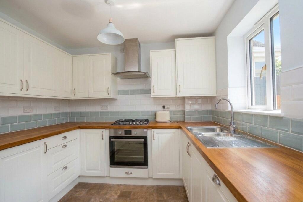 House in Weston-super-Mare, Weston Village - More