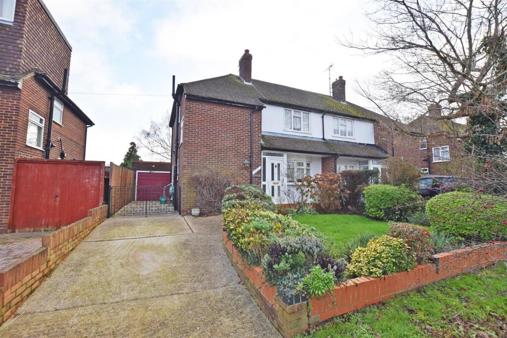 Main image of property: Berengrave Lane, Rainham