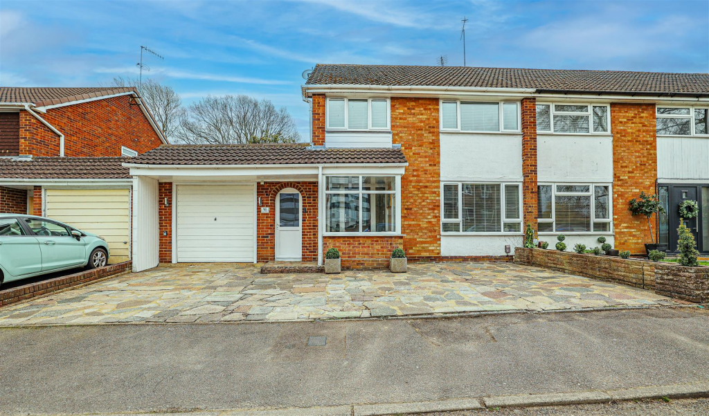 House in Dacorum, Leverstock Green - View 2