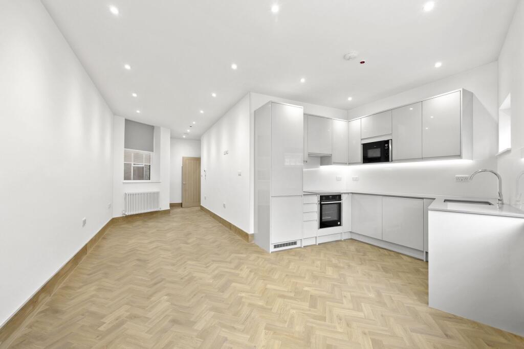 Main image of property: The Broadway, Woodford Green, IG8