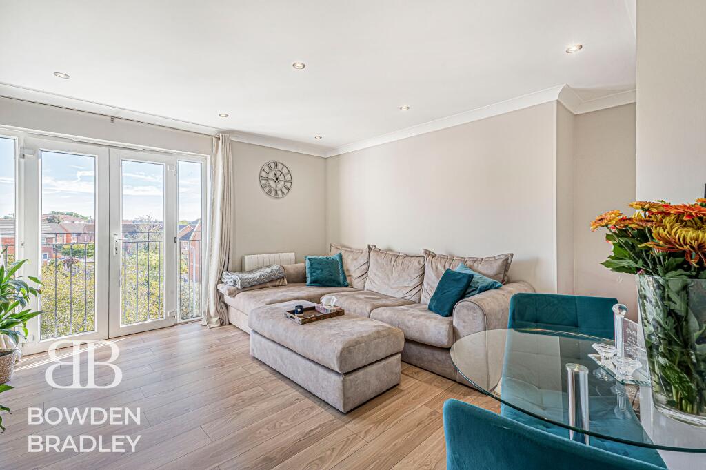 Apartment in London, Hainault - View 2