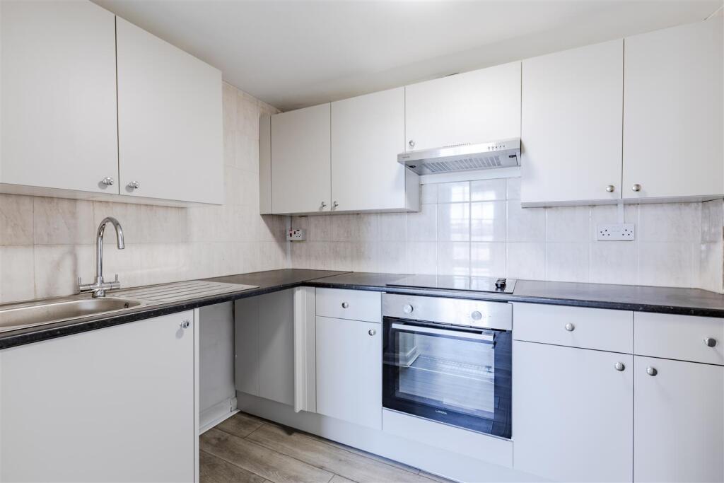 Apartment in Eastbourne, Seaside, Roselands - View 3