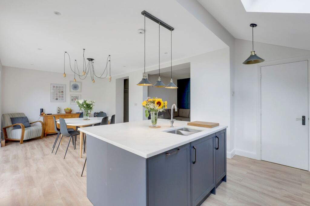 House in Rushcliffe, Nottinghamshire - More
