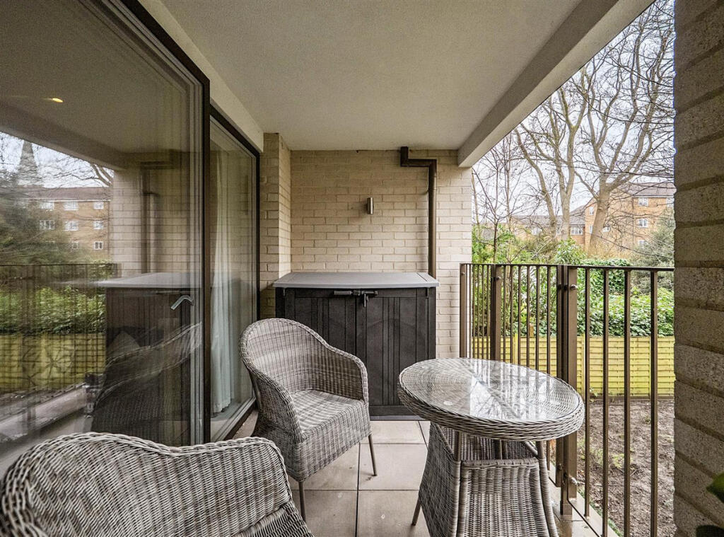 Apartment in London - View 3